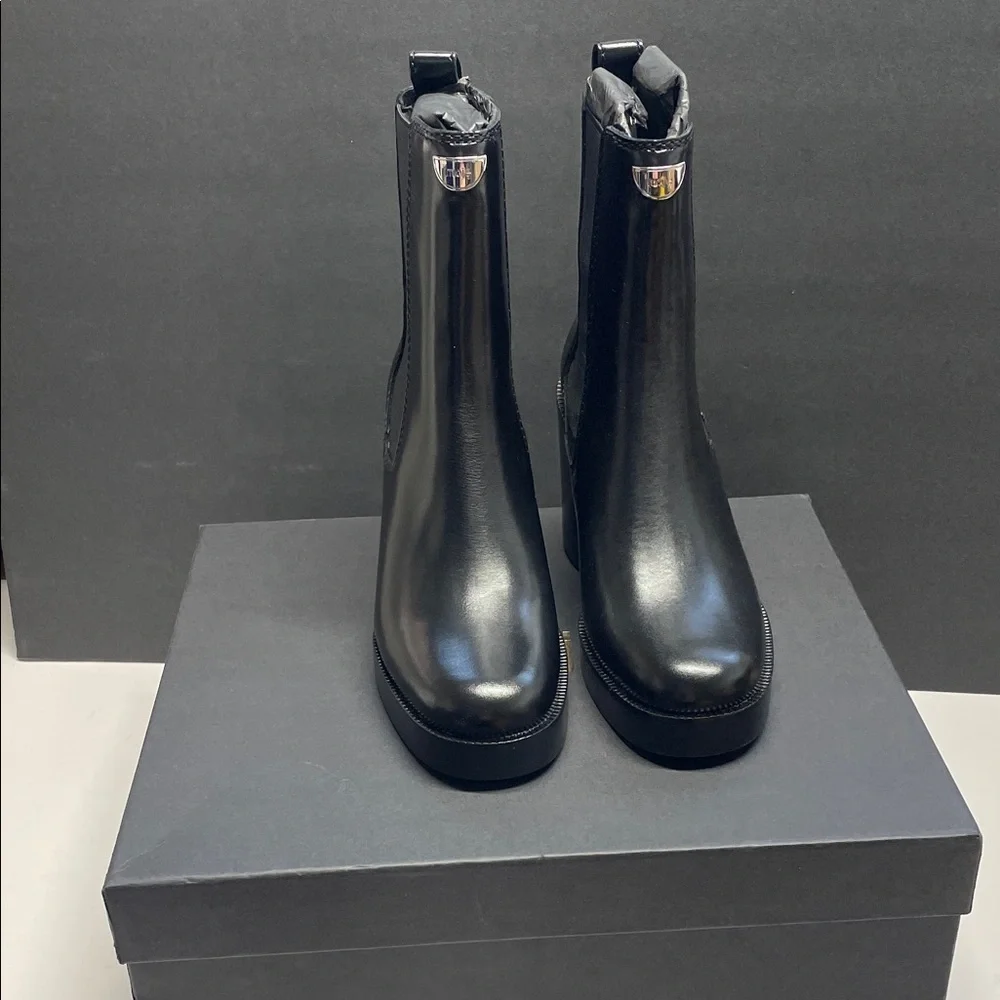 Faula Leather Chelsea Boots